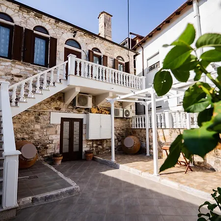 بيت للعطل Mansion 1887 *